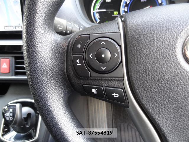 Toyota NOAH 2015-06 8054429-14