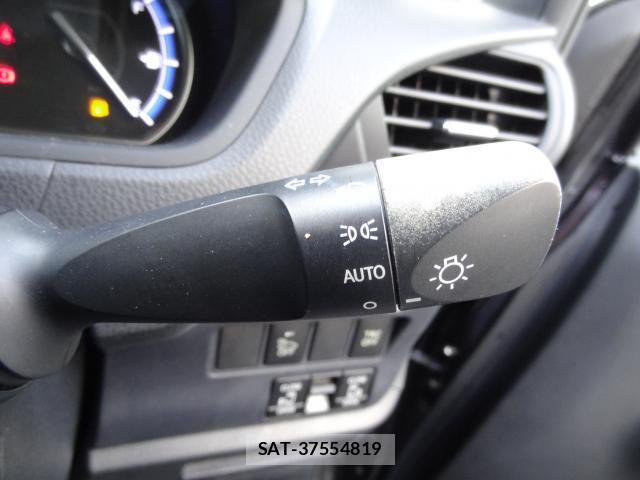 Toyota NOAH 2015-06 8054429-15