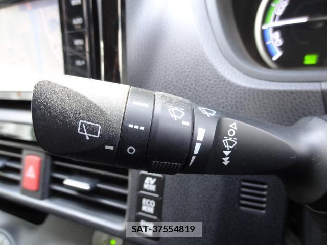 Toyota NOAH 2015-06 8054429-16