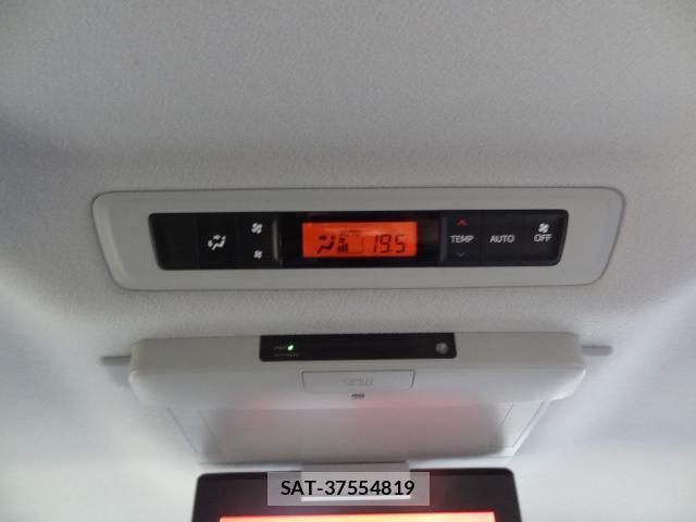 Toyota NOAH 2015-06 8054429-19