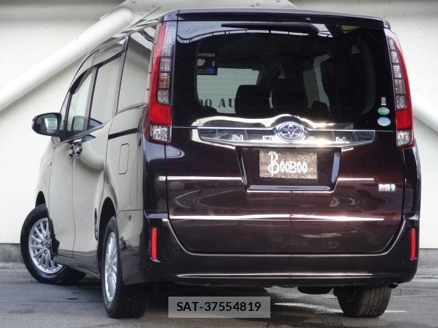 Toyota NOAH 2015-06 8054429-4