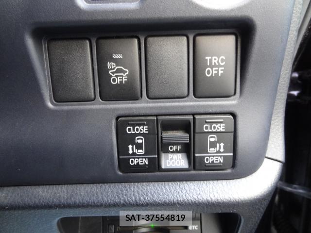 Toyota NOAH 2015-06 8054429-5