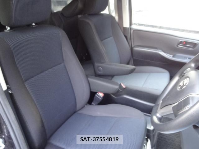 Toyota NOAH 2015-06 8054429-9