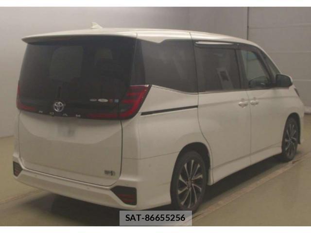 Toyota NOAH 2023-04 8054607-1