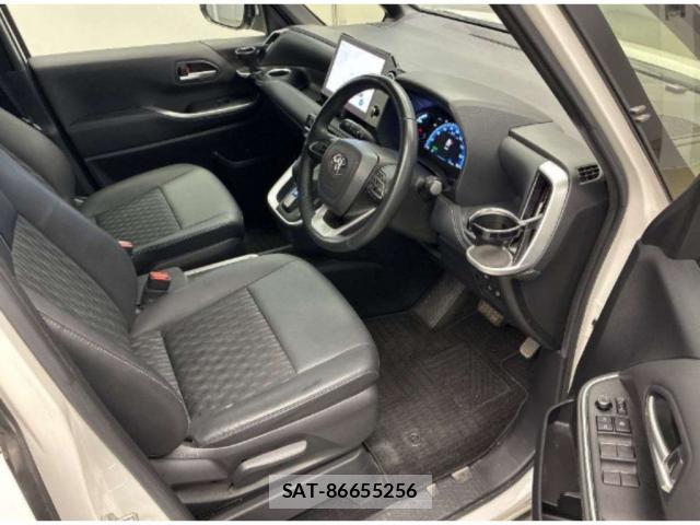 Toyota NOAH 2023-04 8054607-2