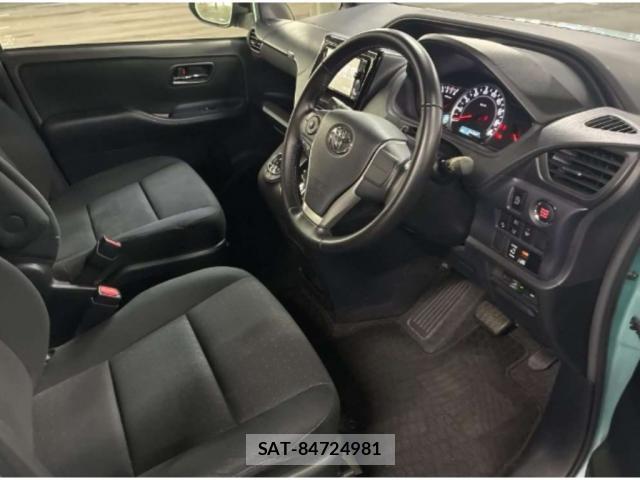Toyota NOAH 2016-03 8054621-2