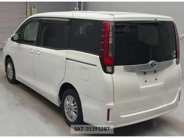 Toyota NOAH 2015-10 8054623-1