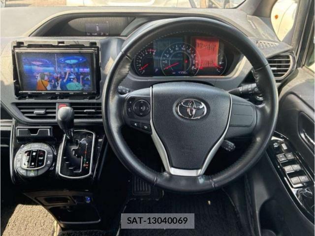 Toyota NOAH 2018-04 8054646-2