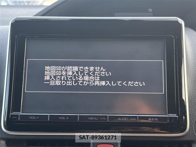 Toyota NOAH 2016-04 8054861-1