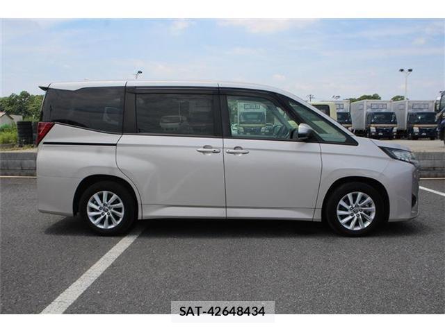 Toyota NOAH 2022-04 8054931-10