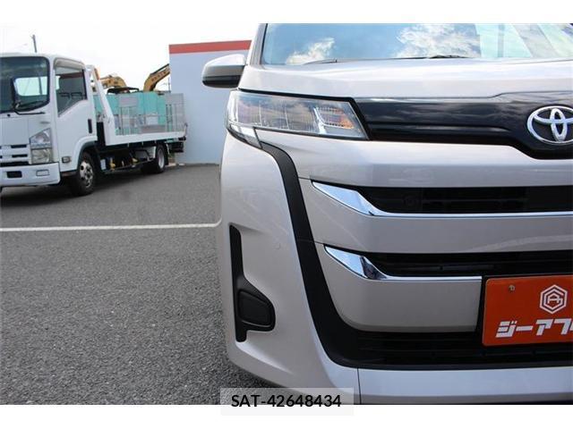 Toyota NOAH 2022-04 8054931-12