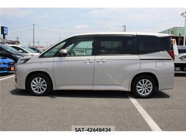 Toyota NOAH 2022-04 8054931-8