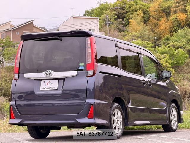 Toyota NOAH 2017-02 7816210-1