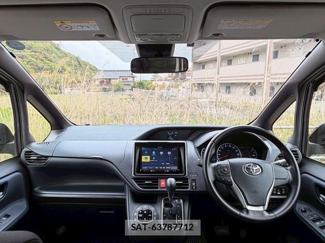 Toyota NOAH 2017-02 7816210-2