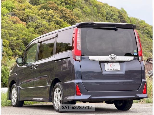 Toyota NOAH 2017-02 7816210-8