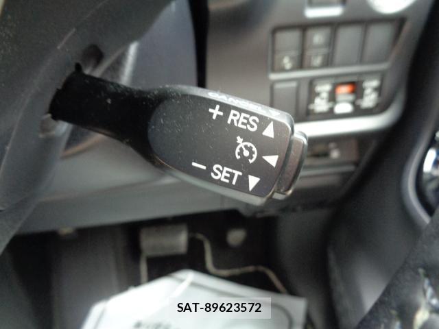 Toyota NOAH 2019-09 8055718-19