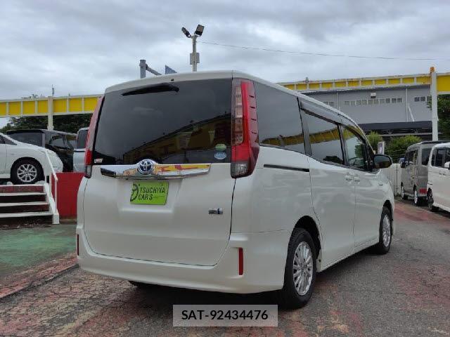 Toyota NOAH 2016-03 8056059-1