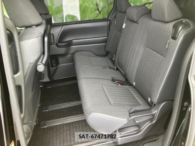 Toyota NOAH 2022-11 8056156-7
