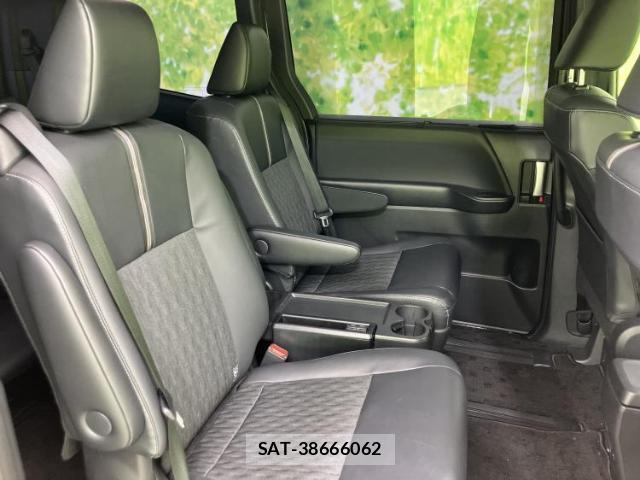 Toyota NOAH 2024-01 8056184-4