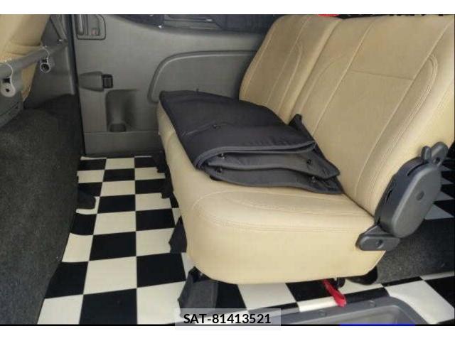 Nissan NV350 Caravan 2013-06 8053274-2