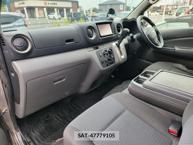 Nissan NV350 Caravan 2016-05 8053617-10