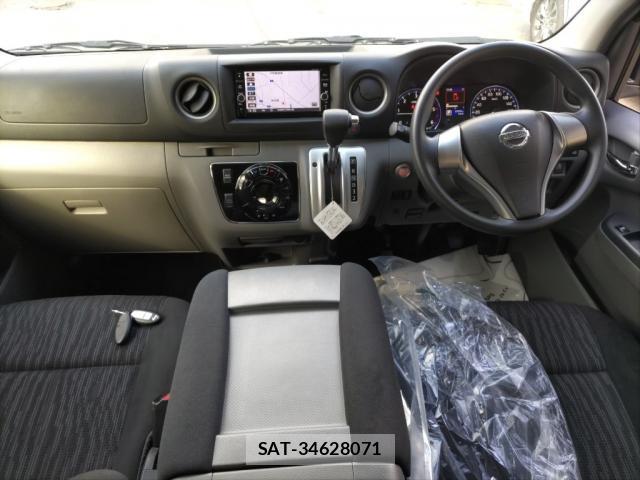 Nissan NV350 Caravan 2019-02 8008537-2