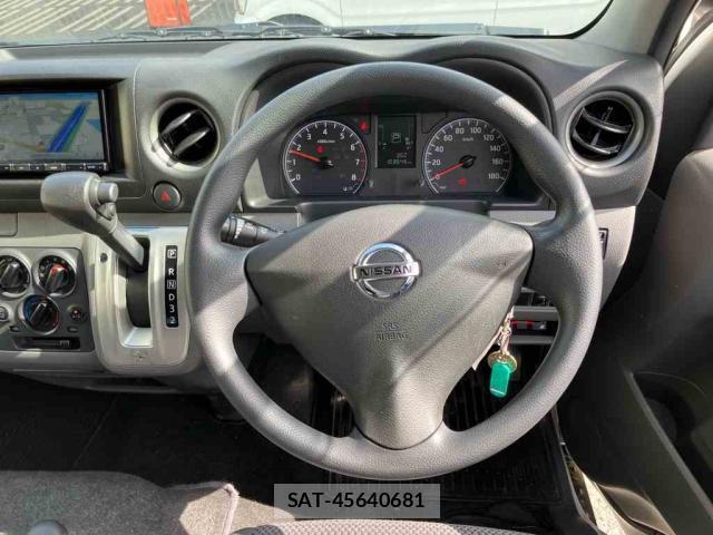 Nissan NV350 Caravan 2021-05 8055176-4