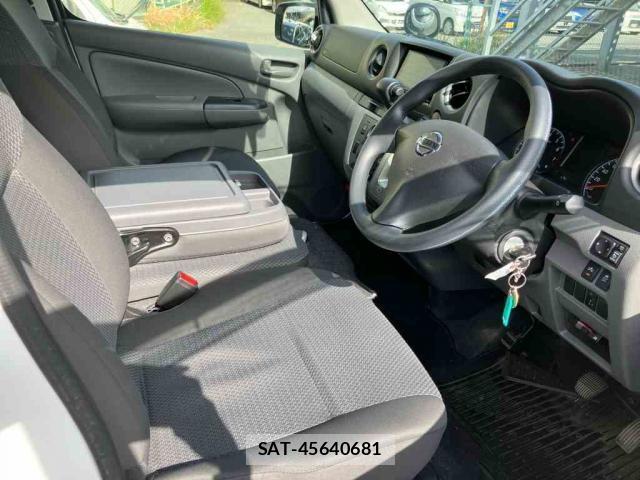 Nissan NV350 Caravan 2021-05 8055176-5