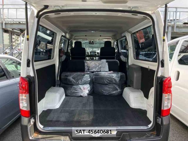 Nissan NV350 Caravan 2021-05 8055176-7