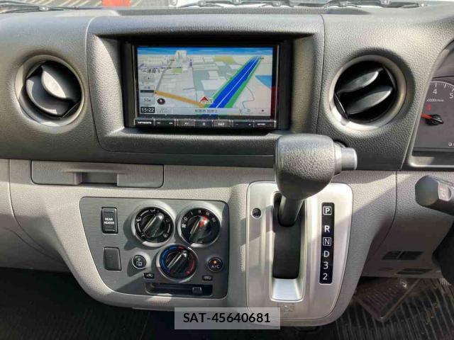 Nissan NV350 Caravan 2021-05 8055176-8