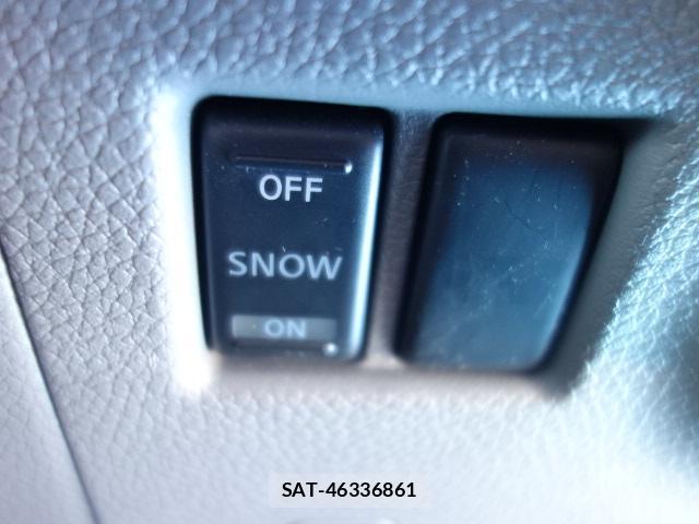 Nissan NV350 Caravan 2021-05 8055195-9