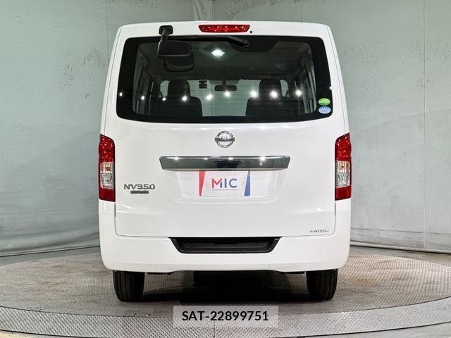 Nissan NV350 Caravan 2019-05 8055799-14
