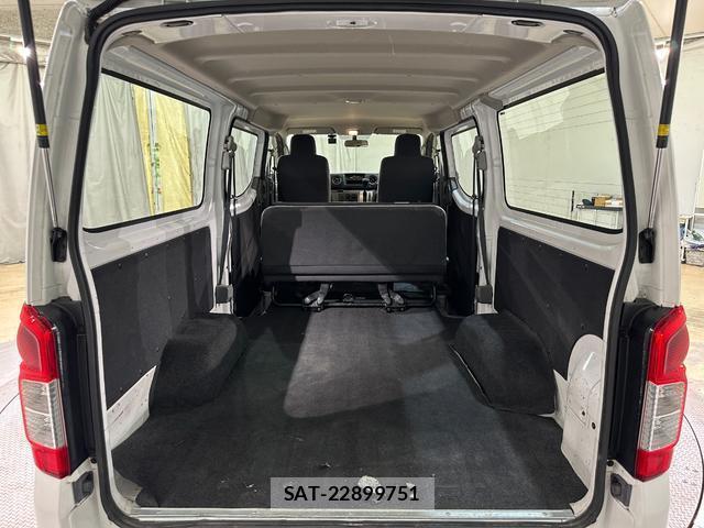Nissan NV350 Caravan 2019-05 8055799-16