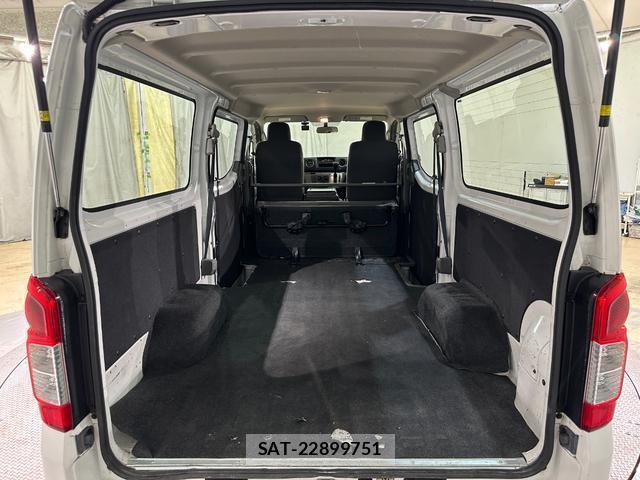Nissan NV350 Caravan 2019-05 8055799-17