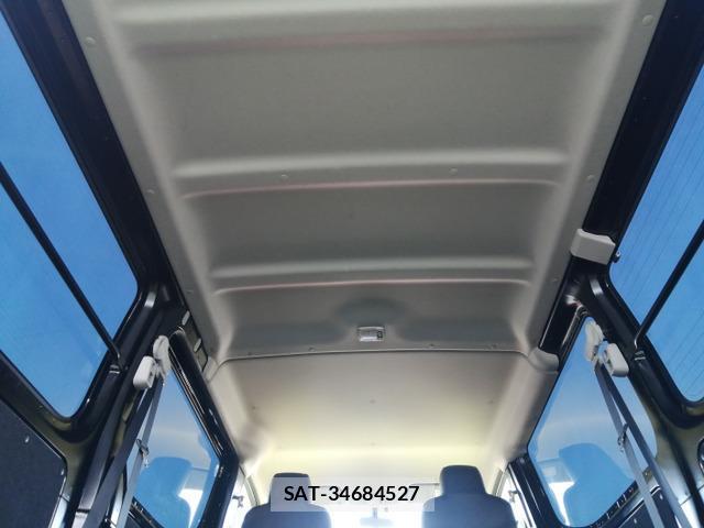 Nissan NV350 Caravan 2014-04 8056043-12