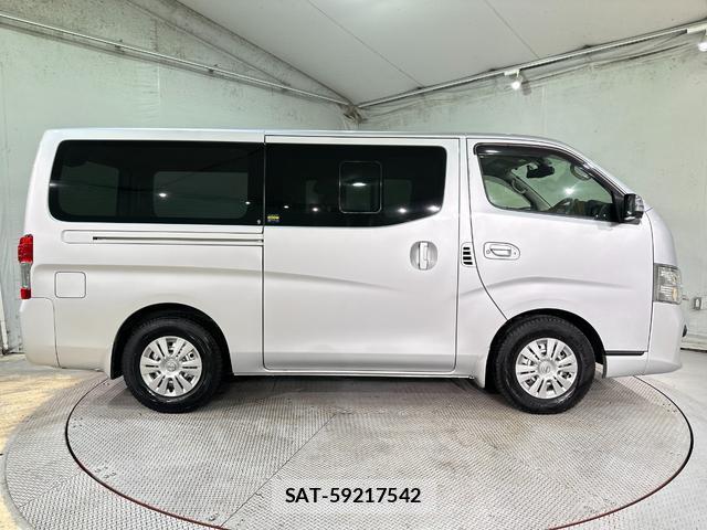 Nissan NV350 Caravan 2018-05 8056287-11