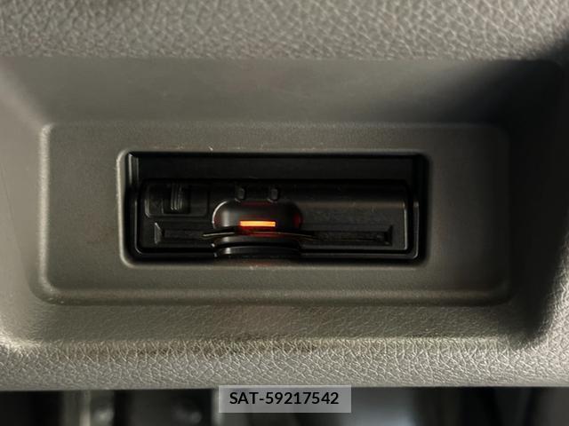 Nissan NV350 Caravan 2018-05 8056287-3