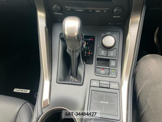 Lexus NX 2016-07 8053871-15