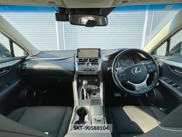 Lexus NX 2018-01 8054412-1