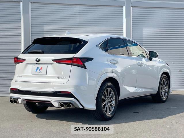 Lexus NX 2018-01 8054412-16
