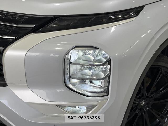 Mitsubishi OUTLANDER PHEV 2022-03 8053633-11