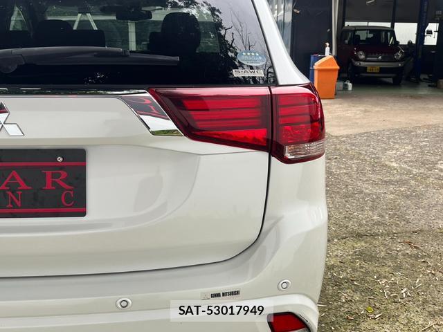 Mitsubishi OUTLANDER PHEV 2018-11 8053942-13