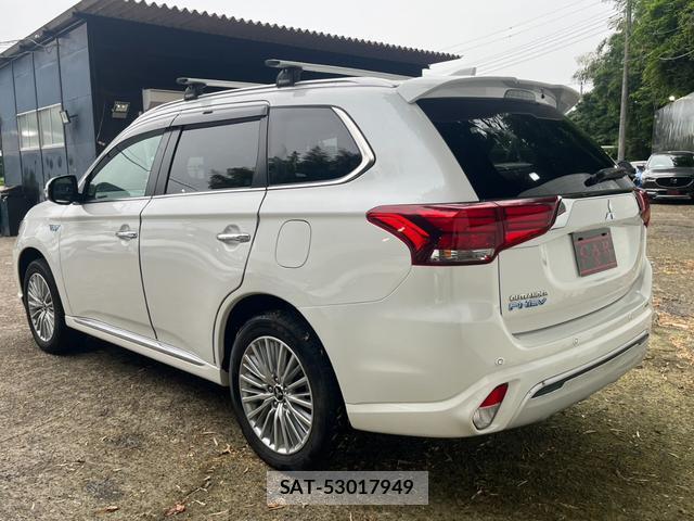 Mitsubishi OUTLANDER PHEV 2018-11 8053942-18