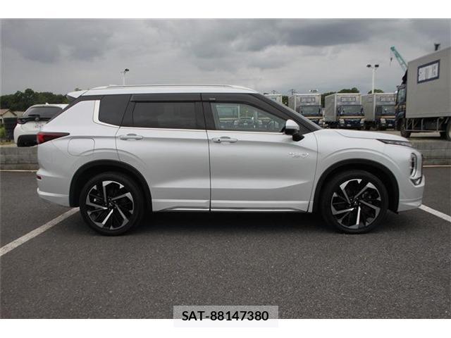Mitsubishi OUTLANDER PHEV 2022-01 8054943-14