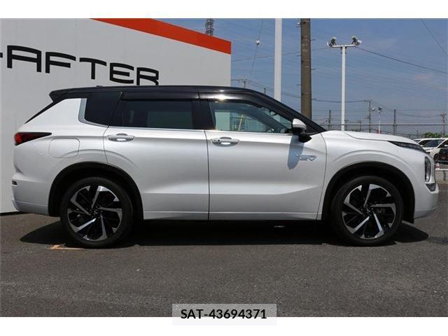 Mitsubishi OUTLANDER PHEV 2022-06 8055667-10