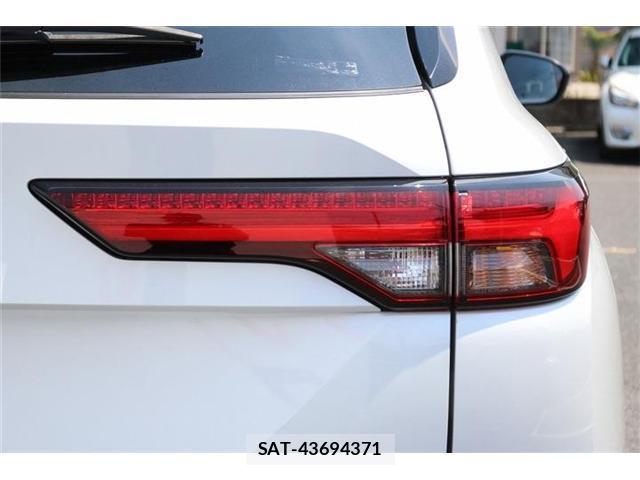 Mitsubishi OUTLANDER PHEV 2022-06 8055667-12