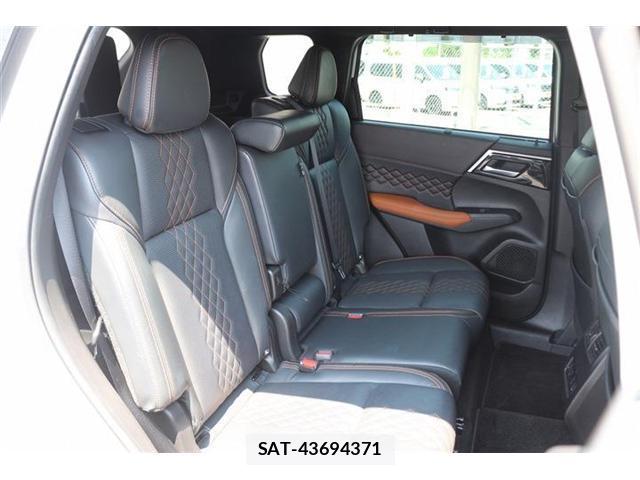 Mitsubishi OUTLANDER PHEV 2022-06 8055667-17