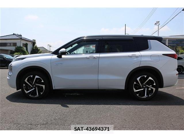 Mitsubishi OUTLANDER PHEV 2022-06 8055667-8