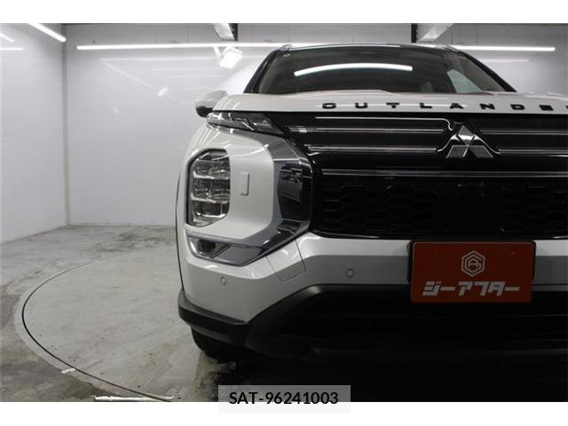 Mitsubishi OUTLANDER PHEV 2024-11 8055906-10