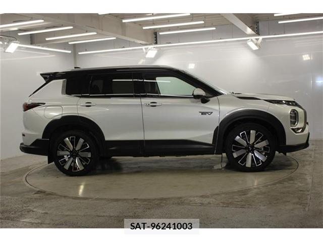 Mitsubishi OUTLANDER PHEV 2024-11 8055906-3